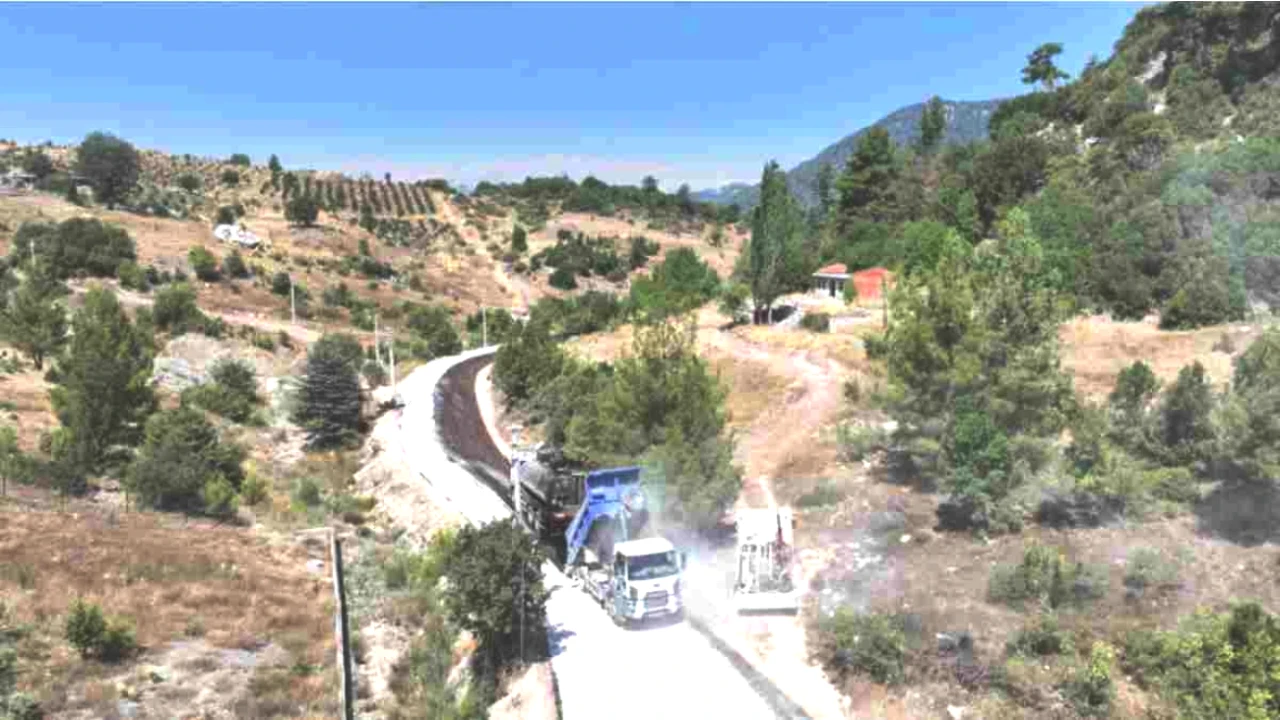 3.5 Kilometrelik Yol Asfalt Kaplamasıyla Yeniden Hayat Buldu!