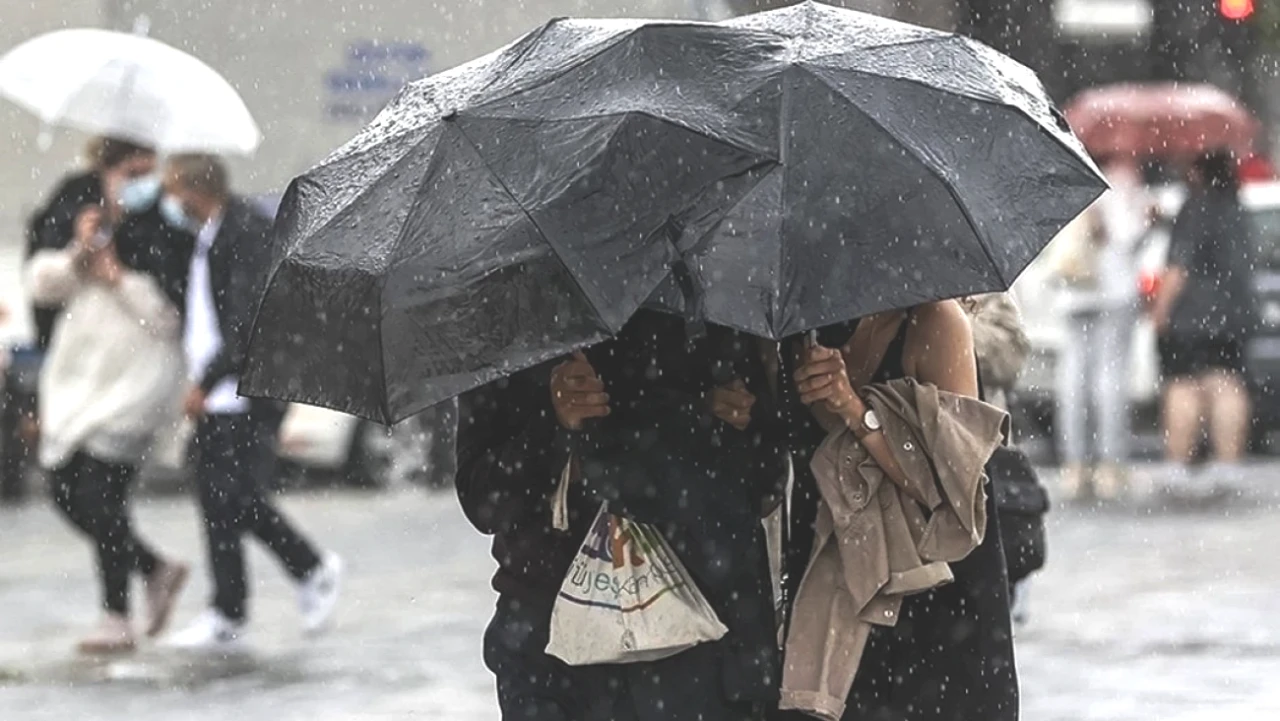 Gözlerinizi Açın! Meteorolojiden Sağanak Yağmur Uyarısı: Hangi İllerde Tehlike Var?
