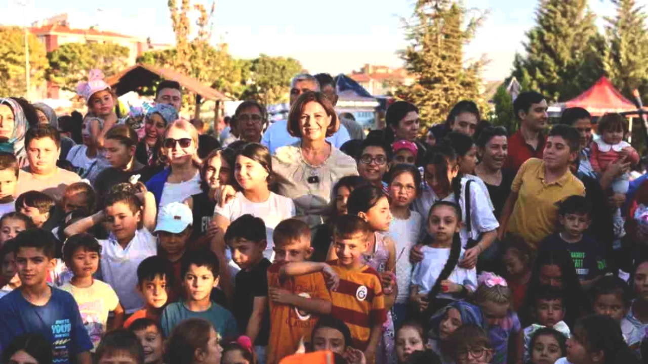 “Çocuklarımız: Aydınlık Yarınların Güvencesi ve Geleceğin Teminatı”