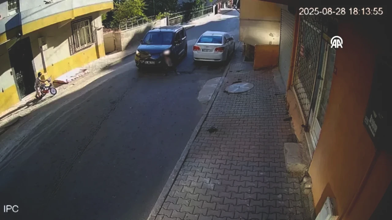 Sultanbeyli'de Şok Kaza! Küçük Çocuğa Çarpıp Kaçan Araç Kamerada Görüntülendi
