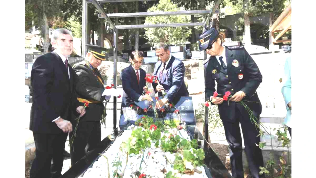 Narlıdere'de Coşkulu Kutlama! 30 Ağustos Zaferi'nde Kalabalık Sokaklar