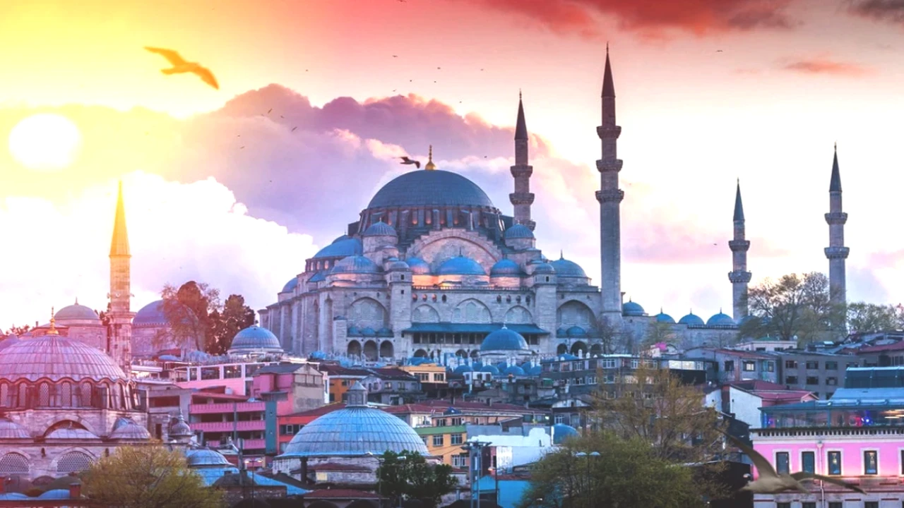 İstanbul'da Bunaltan Sıcaklık: Termometreler 36 Dereceyi Geçecek! 31 Ağustos Hava Durumu Analizi