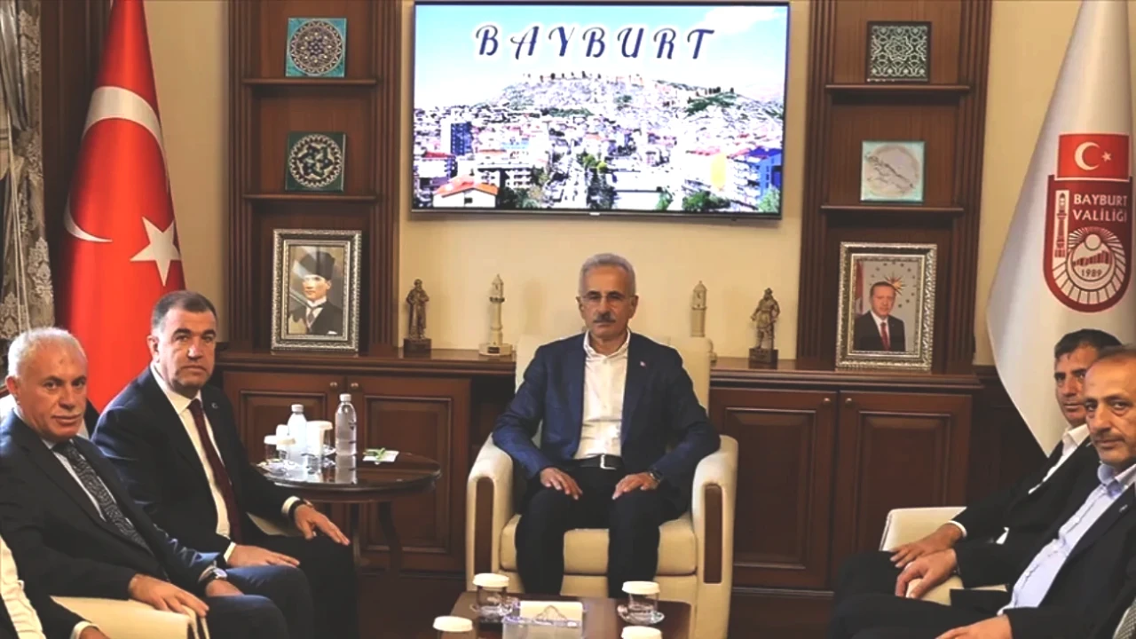 Bakan Uraloğlu, Bayburt'ta Duyurdu: Kop Tüneli 2027'de Hizmete Açılıyor!