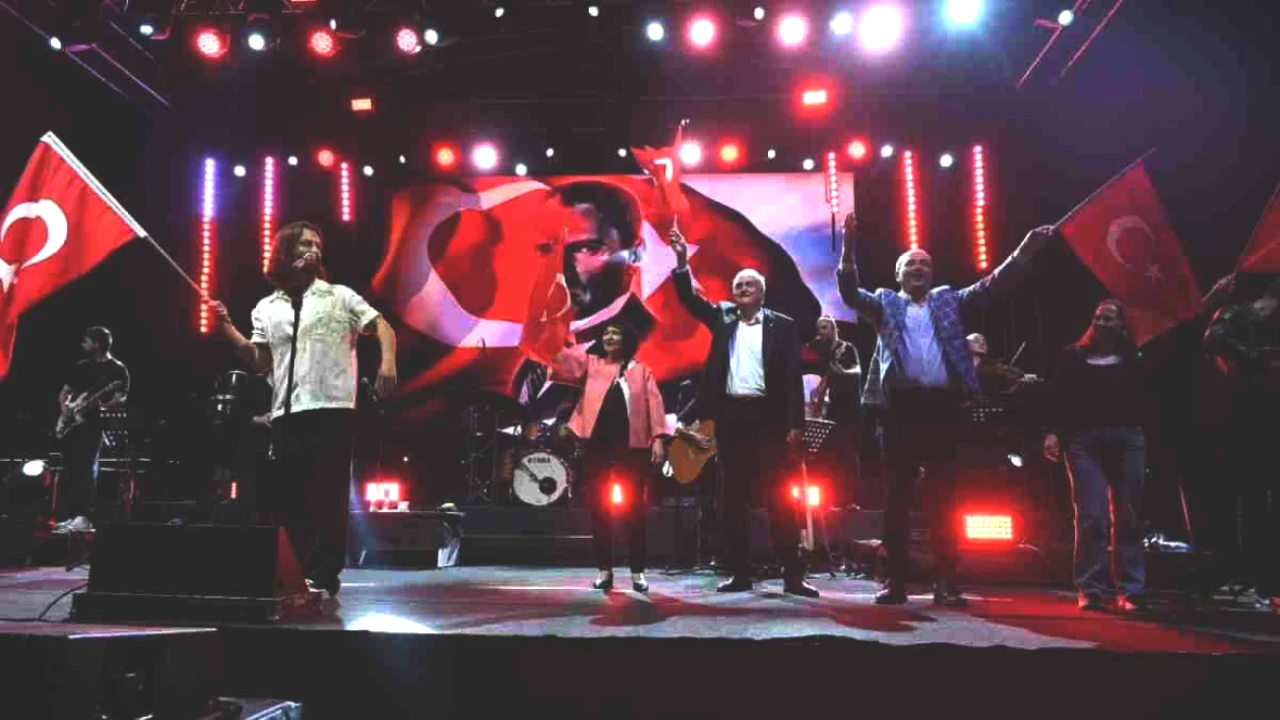 Koray Avcı'dan Bozüyük'te Unutulmaz Kurtuluş Konseri! Canlı Performans Detayları
