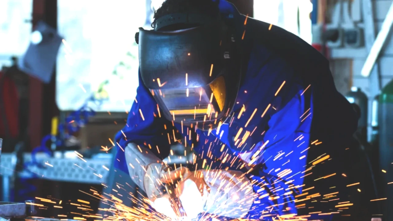 Metal İşçileri İçin Toplu Sözleşme Süreci Başladı! Binlerce Çalışanı Etkileyecek Gelişmeler