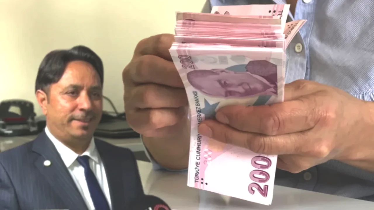 EYT Bekleyenler için Önemli Açıklama! İsa Karakaş Kademe Detaylarını Açıkladı