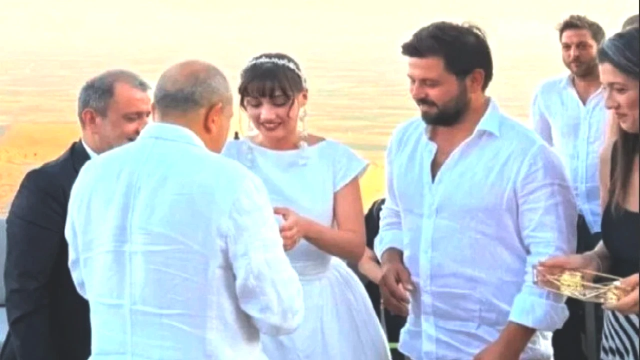 Sevda Erginci'nin Mardin'deki Nişan Töreni! Efe Saydut ile Altınlar Göz Kamaştırdı!