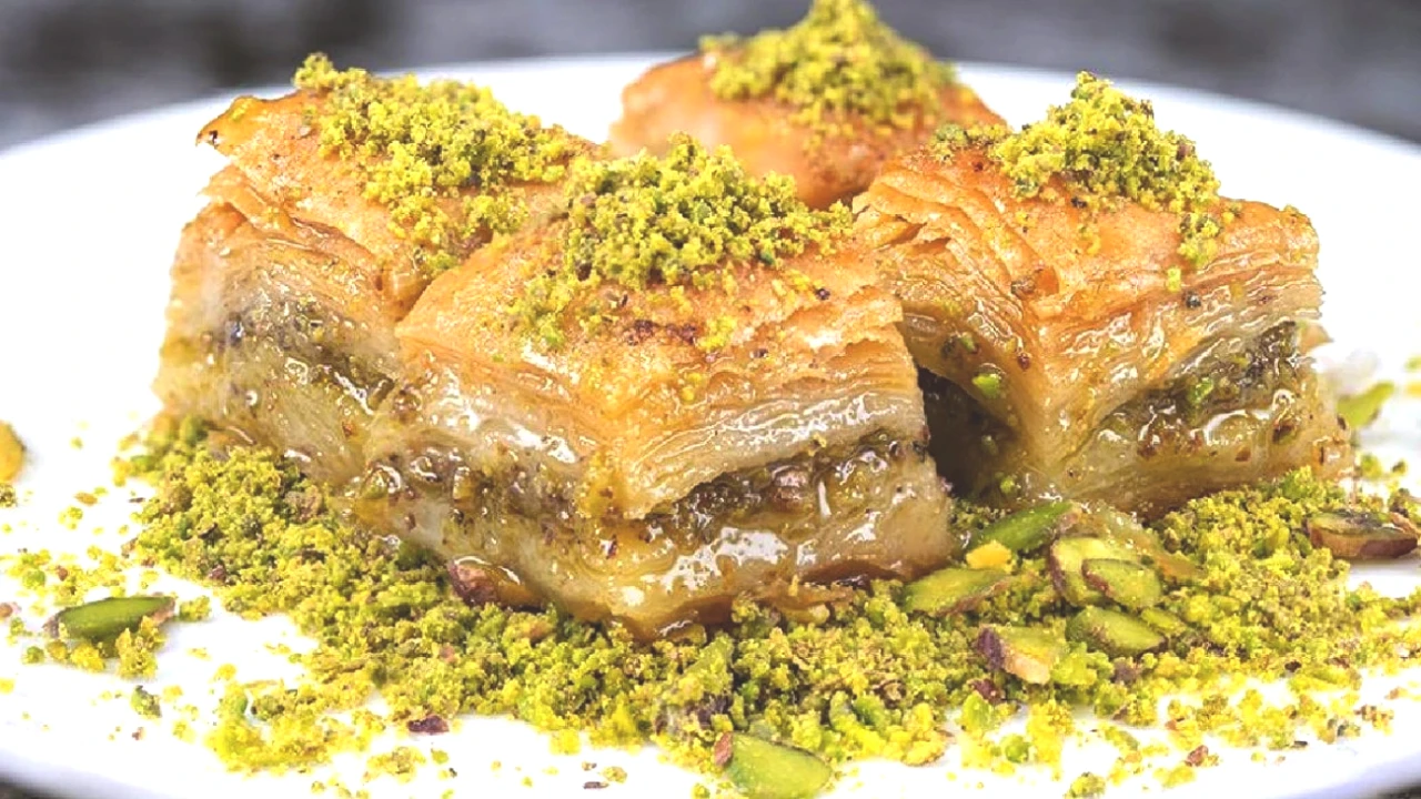 Baklava Yapımı Artık Çok Kolay! Gerçek Lezzeti Evinizde Yakalayın!
