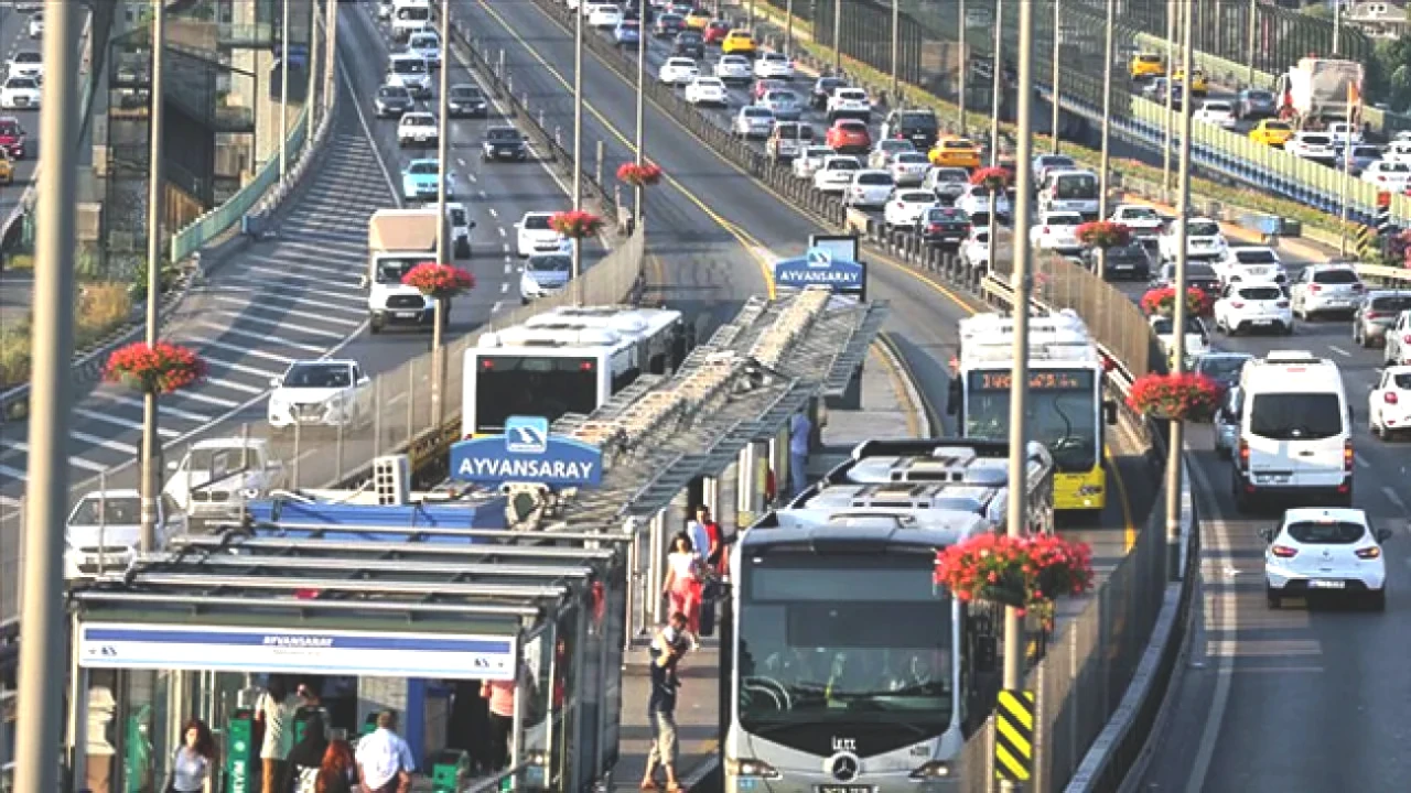 İstanbul'da Ulaşıma Şok Zam Yolda! Otobüs, Metrobüs, Taksi ve Servisler Etkilenecek!