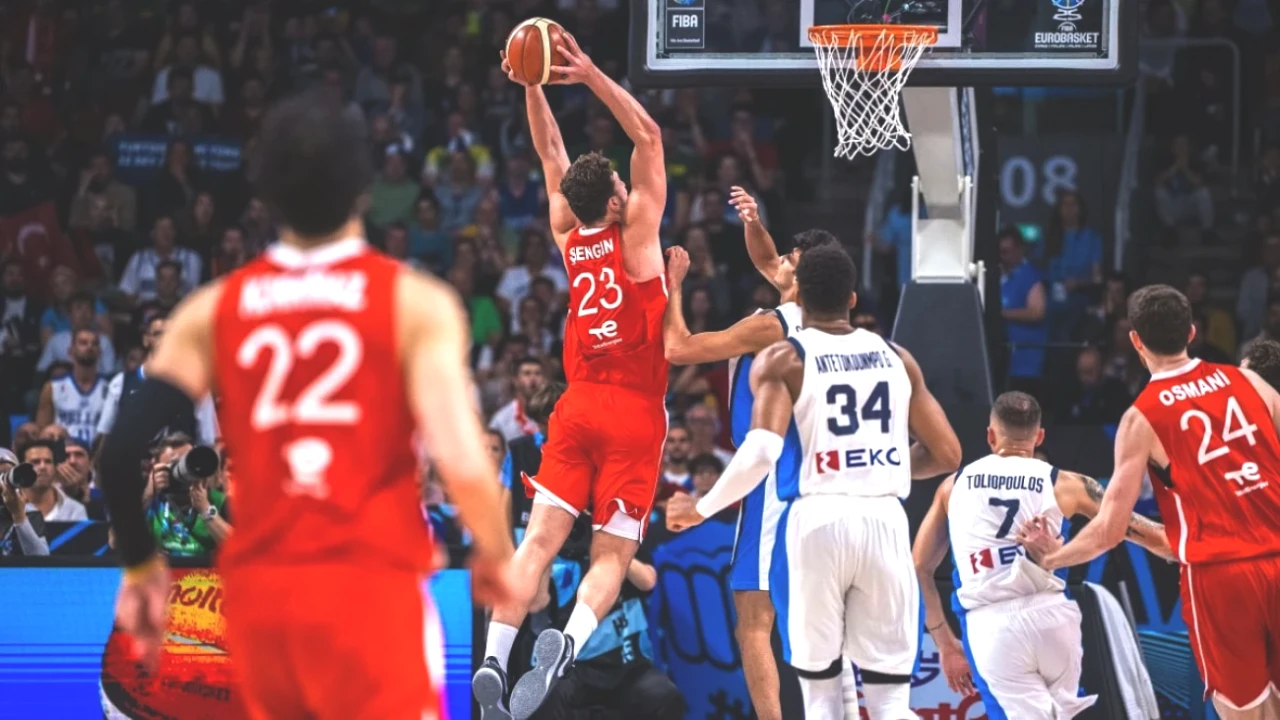 A Milli Erkek Basketbol Takımı Yunanistan'ı Farklı Geçerek Finale Yükseldi! Yunan Medyası Şokta!